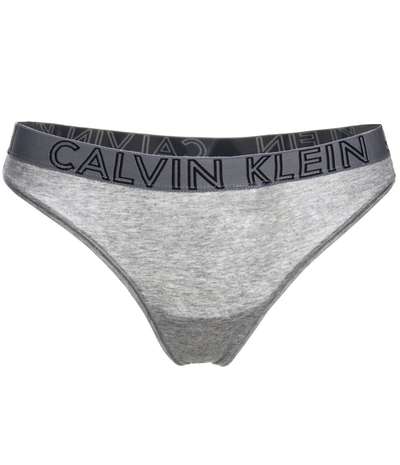 Ultimate Cotton Thong Grey – Gråa Stringtrosor från Calvin Klein