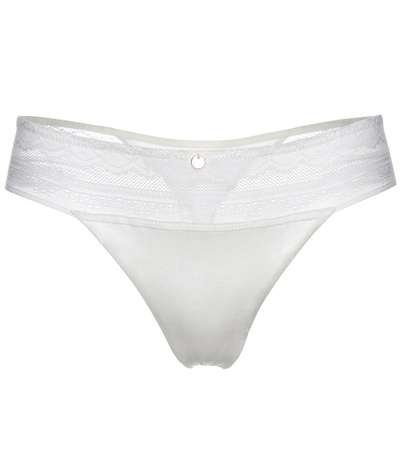 Kristen String White – Vita Stringtrosor från Femilet