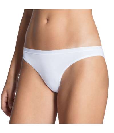 Natural Comfort Tanga White – Vita tangatrosor från Calida